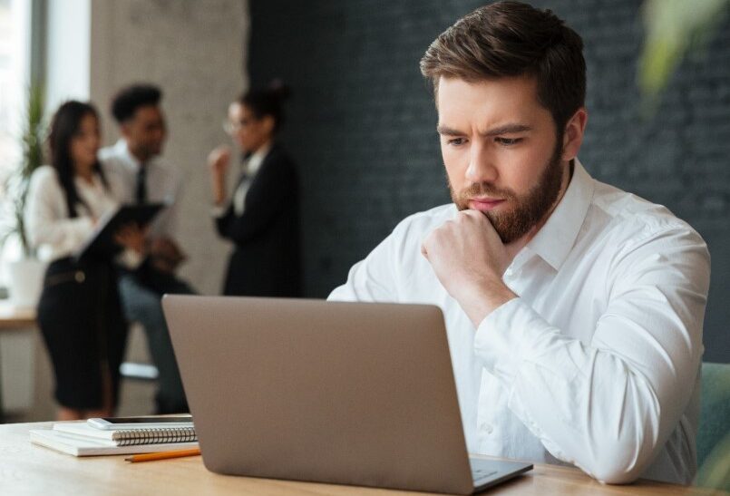 Zero-Balance Account vs Regular Savings Account: Key Differences Explained