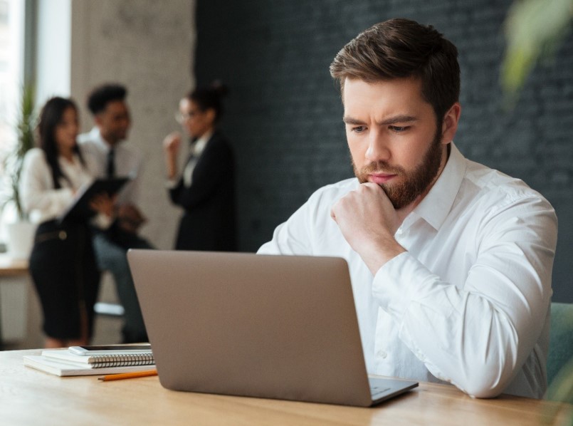 Zero-Balance Account vs Regular Savings Account: Key Differences Explained