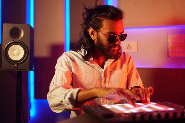 Fusing the Sitar and Synths: How Delhi’s Maniic B is Redefining Global Electronic Music